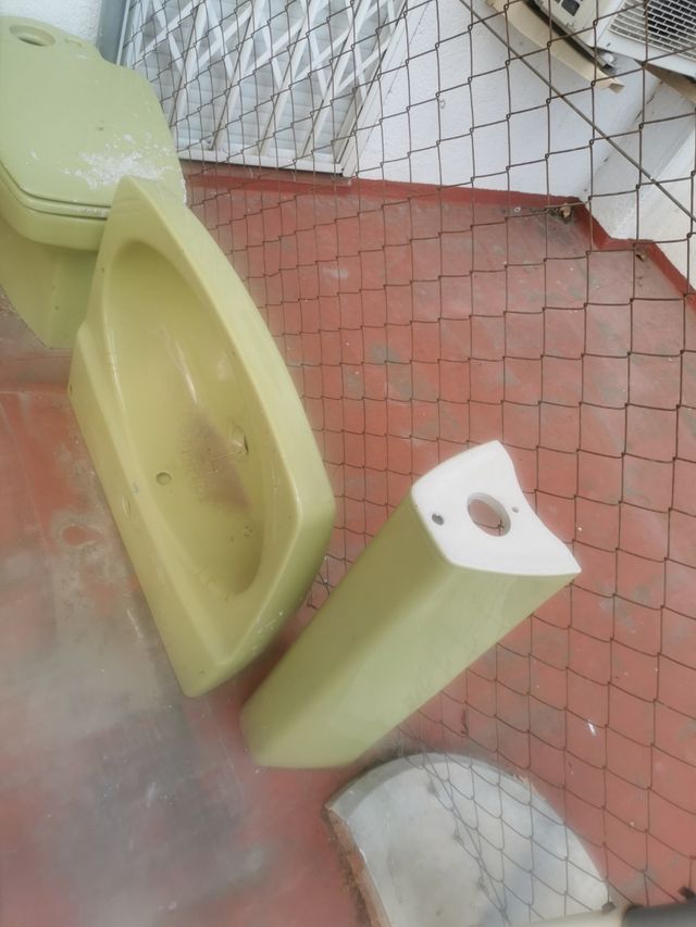 Lavabo antiguo verde oliva