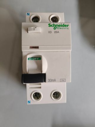 2 Interruttori Schneider IID 25A