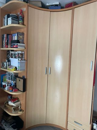 Mobile ad angolo in legno beige