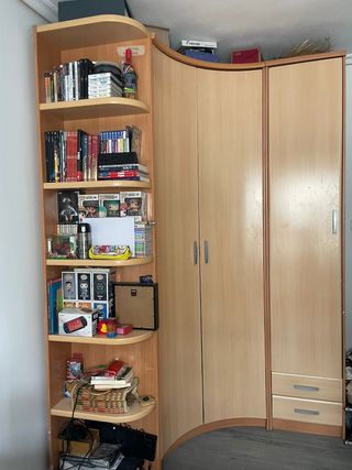 Mobile ad angolo in legno beige