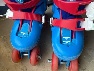 Patines Oxelo azules y rojos