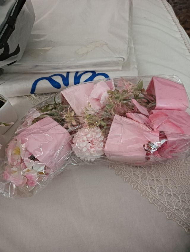 11 Macetas pequeñas con Flores Artificiales