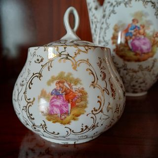 Juego café porcelana dorada