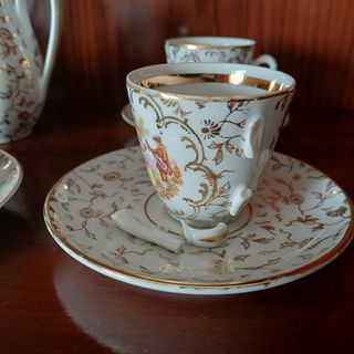 Juego café porcelana dorada