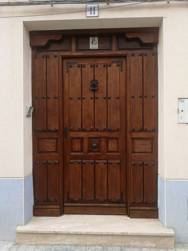 RESTAURACIÓN DE PUERTAS Y PORTONES Y MUEBLES.