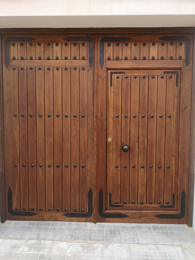 RESTAURACIÓN DE PUERTAS Y PORTONES Y MUEBLES.