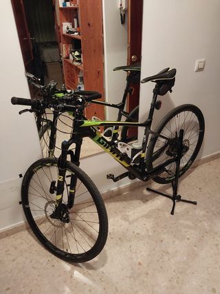 Bicicleta Giant XTC Advance 10v con 2 ruedas compl
