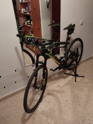 Bicicleta Giant XTC Advance 10v con 2 ruedas compl
