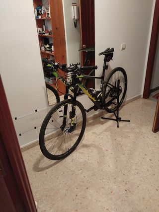 Bicicleta Giant XTC Advance 10v con 2 ruedas compl