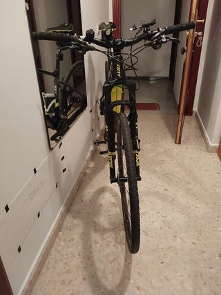 Bicicleta Giant XTC Advance 10v con 2 ruedas compl
