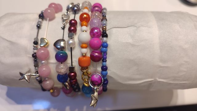 Pulseras artesanales multicolor