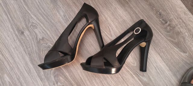 Zapatos Bata negros de tacón