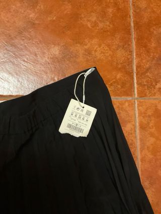 Falda plisada negra larga