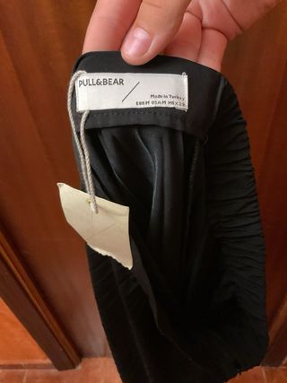Falda plisada negra larga