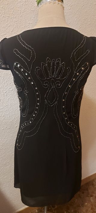 Abito da cocktail nero con strass