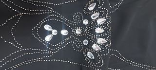 Abito da cocktail nero con strass