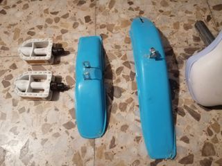 Accesorios Bicicleta: 2 guardabarros, sillín, peda
