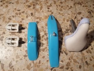 Accesorios Bicicleta: 2 guardabarros, sillín, peda