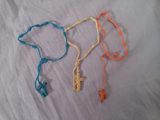 Pulseras de cuerda anudadas de cruz