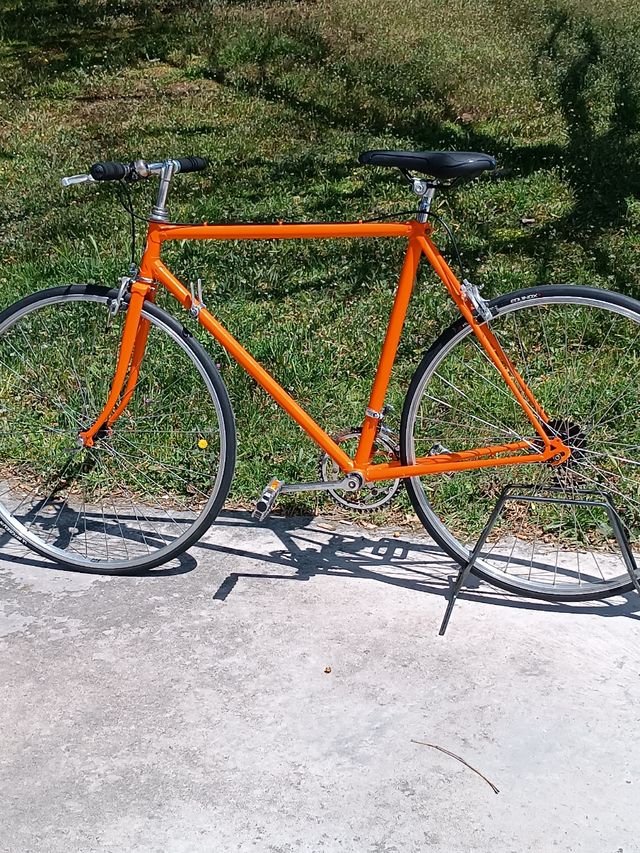 Bicicleta carretera vintage naranja