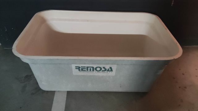 Depósito agua - Recipiente poliéster/fibra vidrio.