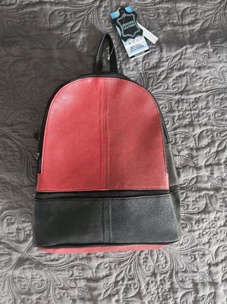 Mochila Cuero Negra y Roja