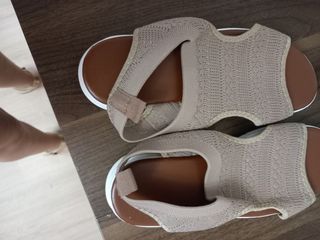 Sandalias planas beige talla 40 y 39