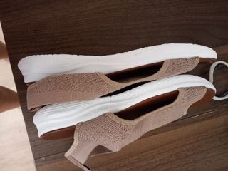 Sandalias planas beige talla 40 y 39