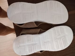 Sandalias planas beige talla 40 y 39