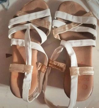Sandalias Porronet doradas y blancas