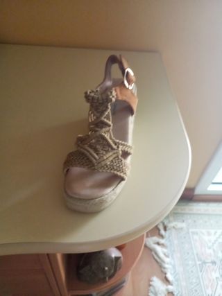 Sandalias cuña esparto beige