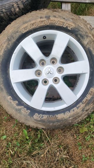 Llantas 18" Mitsubishi Montero V80