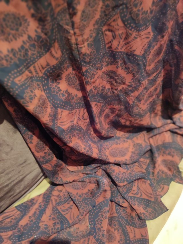 Falda estampada granate y negra