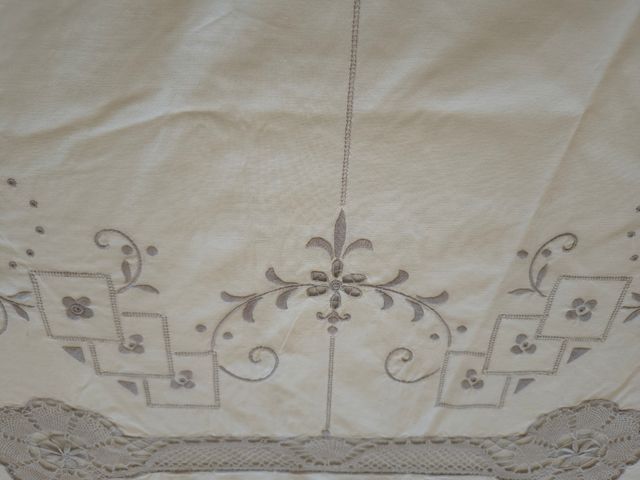 Tovaglia vintage ricamata beige