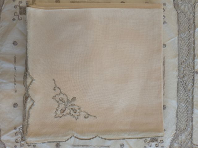 Tovaglia vintage ricamata beige