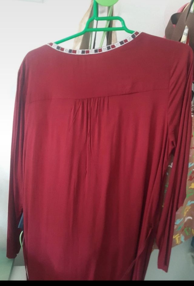 Kaftan rojo bordado