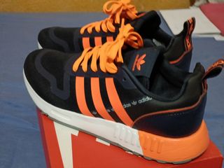 Zapatillas Adidas - Negras y Naranjas