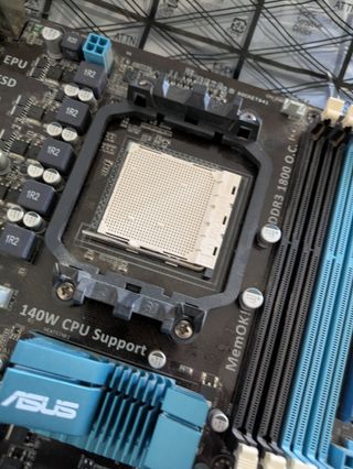 Placa base ASUS M4A77T AM3 DDR3