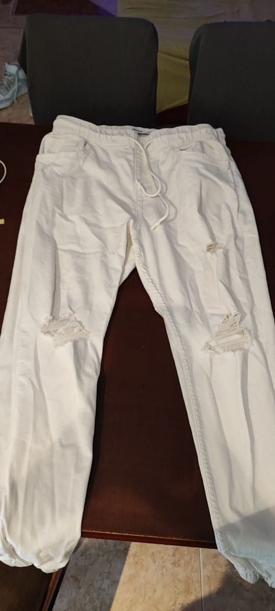Pantalón Jogger Bershka blanco Talla L