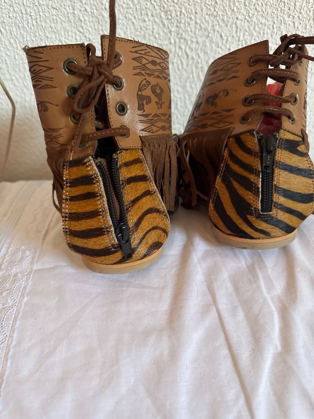 Sandalias Piel Marrón Flecos