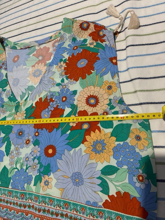 Blusa floral sin mangas