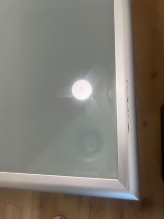 Mesa cristal-aluminio gris plata. 