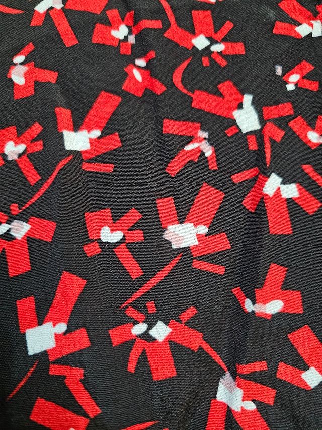 Blusa edc XL negra y roja