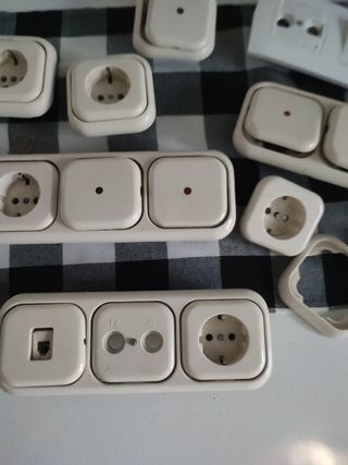 Lote enchufes interruptores Niessen, ideal reforma