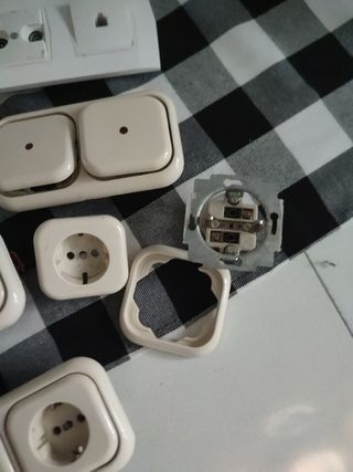 Lote enchufes interruptores Niessen, ideal reforma