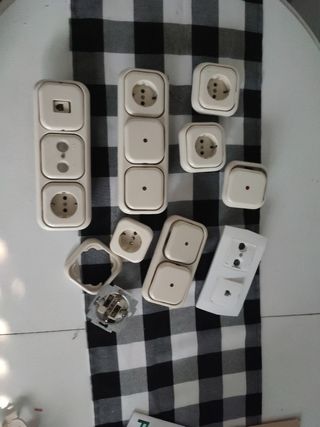Lote enchufes interruptores Niessen, ideal reforma