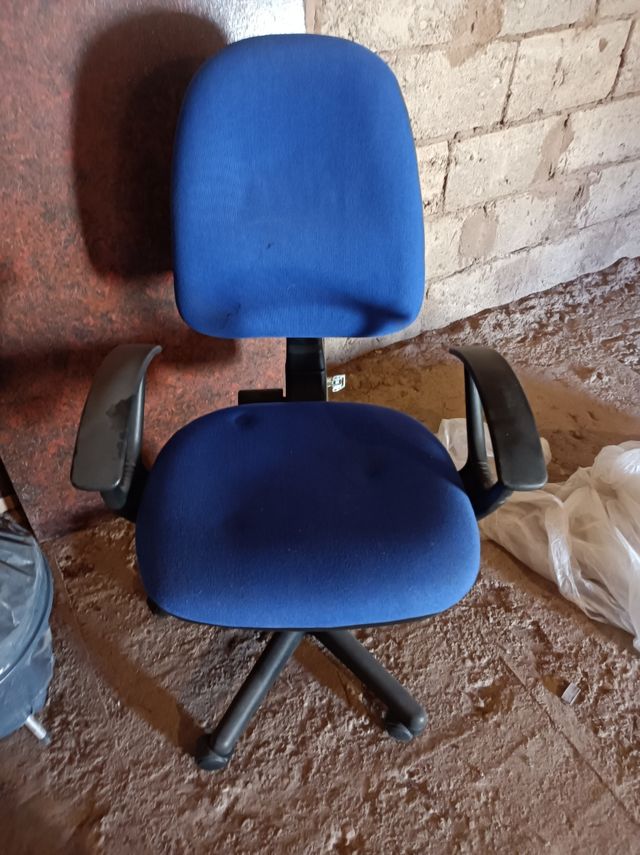 Silla oficina azul - brazos