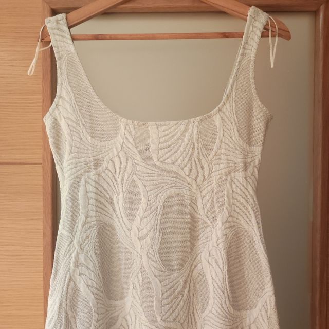 Vestido veraniego beige, aunque es S, talla M elás