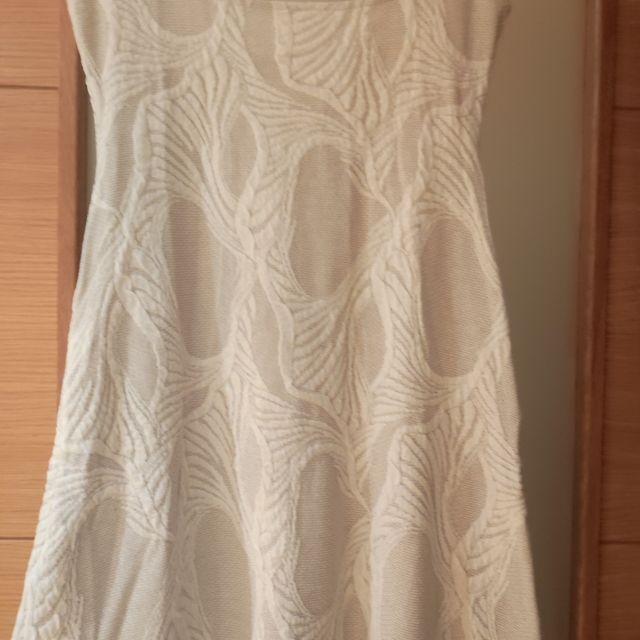 Vestido veraniego beige, aunque es S, talla M elás