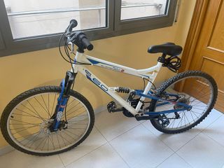 Bicicleta montaña doble suspensión. Igualada
